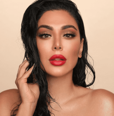 Tantour de Huda Beauty es un maquillaje de contorno en crema fabuloso. Sirve para broncear y para hacer un maquillaje con contour perfecto.