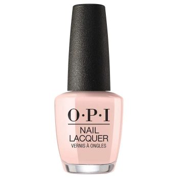 Manicura de uñas nude: elegante, versátil y práctica. Tono de esmalte de uñas color nude según color de piel: clara, media, oliva.