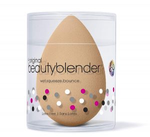 La esponja de maquillaje Beautyblender original consigue un acabado perfecto. Mi opinión, cómo maquillarse, cómo limpiar y qué productos usar