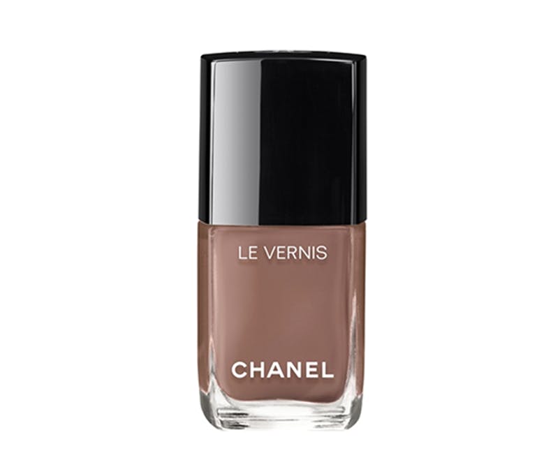 Manicura de uñas nude: elegante, versátil y práctica. Tono de esmalte de uñas color nude según color de piel: clara, media, oliva.