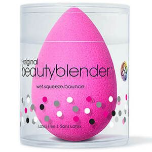 La esponja de maquillaje Beautyblender original consigue un acabado perfecto. Mi opinión, cómo maquillarse, cómo limpiar y qué productos usar