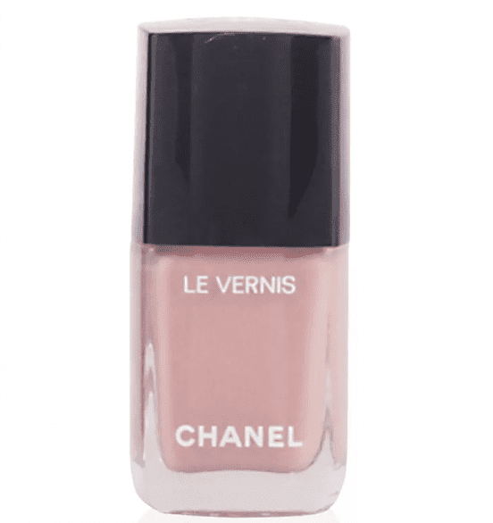 Chanel Le Vernis Organdi Manicura de uñas nude: elegante, versátil y práctica. Tono de esmalte de uñas color nude según color de piel: clara, media, oliva.