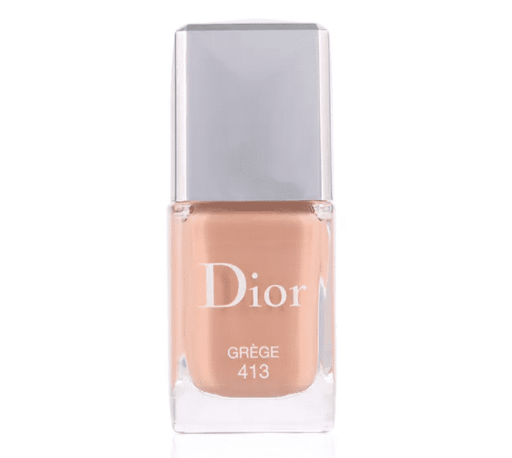 Manicura de uñas nude: elegante, versátil y práctica. Tono de esmalte de uñas color nude según color de piel: clara, media, oliva.