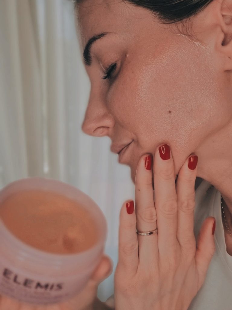 Elemis Pro Collagen Clenasing Balm Rosa, mi opinión sobre Elemis bálsamo desmaquillante, cómo usar y retirar maquillaje larga duración.